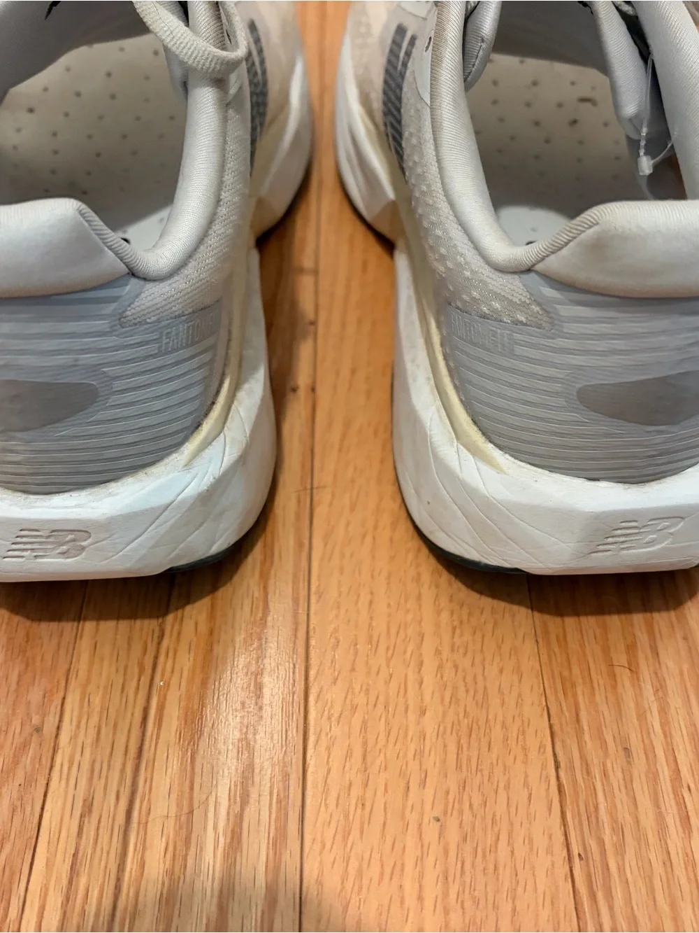 New Balance women’s fuel cell Light Gray/white Running Shoes